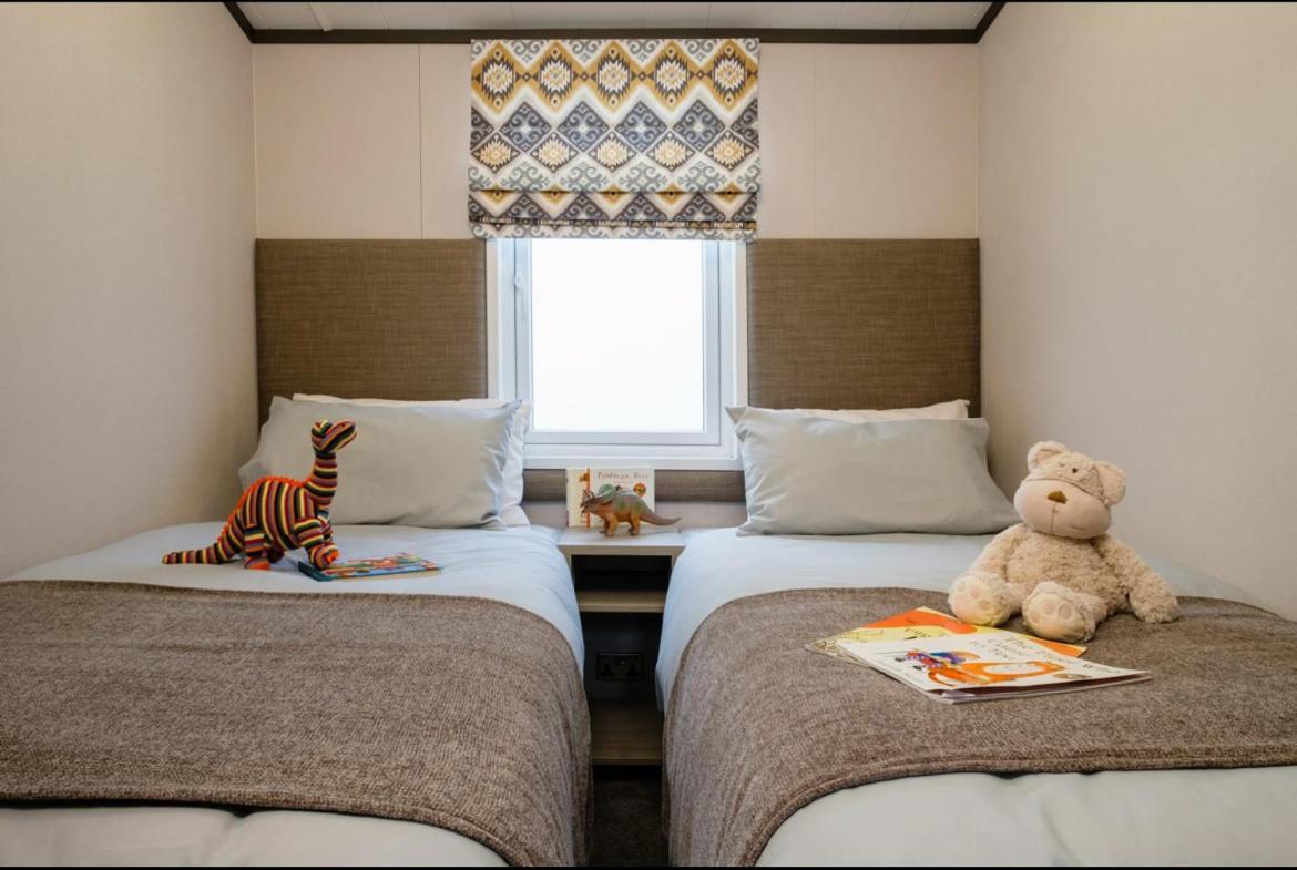 סנט פילאנס Lakewood Lodge מראה חיצוני תמונה