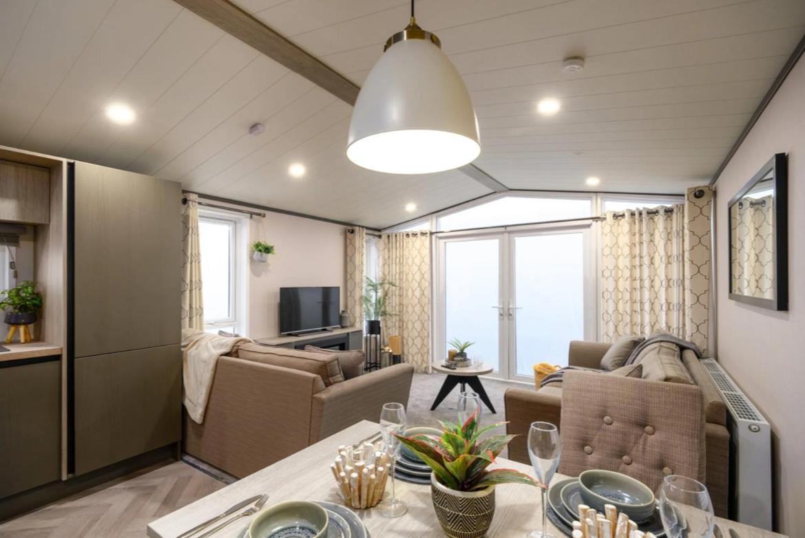 סנט פילאנס Lakewood Lodge מראה חיצוני תמונה